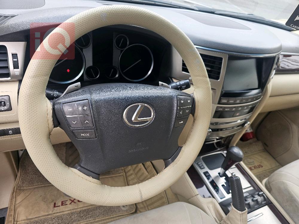 لێکزس LX